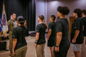 Six U.S. Army recruits sworn in