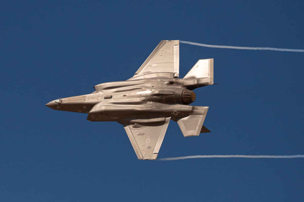 Lockheed eyes better stealth, unmanned option for F-35