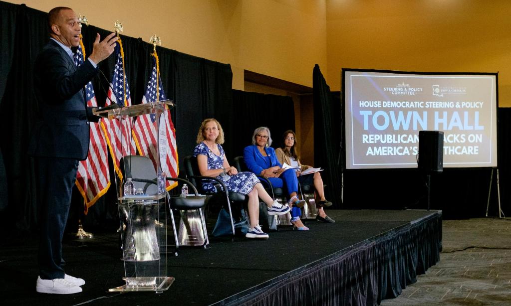 ‘Beautiful’ or ‘Ugly,’ Trump’s big bill shapes the battle for House control in 2026 midterms – Sun Sentinel