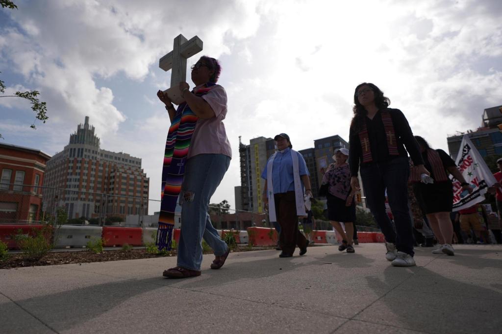 Honduran family freed from detention after lawsuit against ICE courthouse arrests