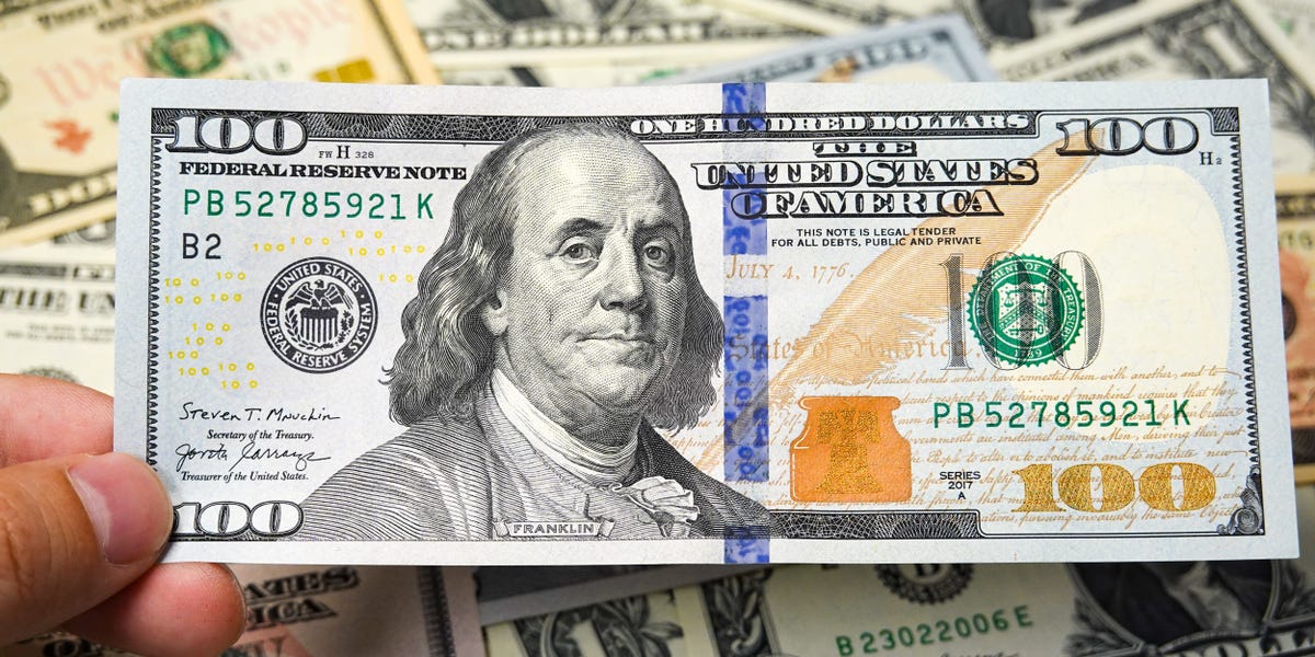 Ex-Central Banker Shares 5 Investing Rules to Help Gen Z Build Wealth