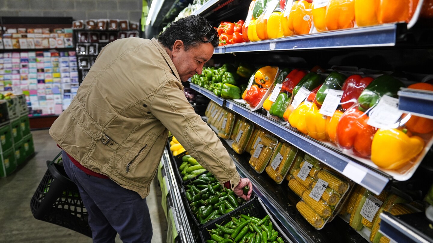 Judge expresses skepticism about the Trump administration plan to suspend SNAP benefits