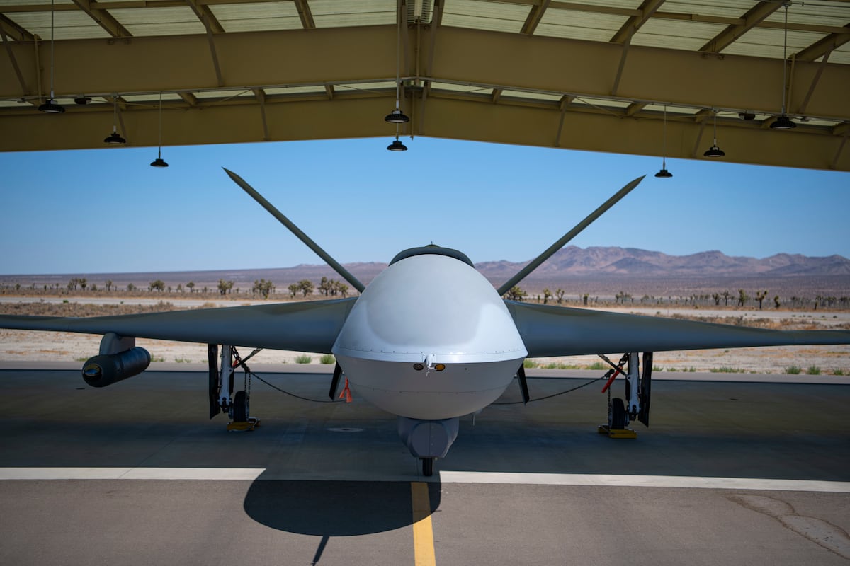 F-22 Raptor pairs with Avenger drone in combat flight test
