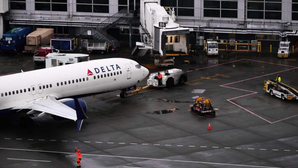 Government shutdown: Nationwide flight cuts expected to continue