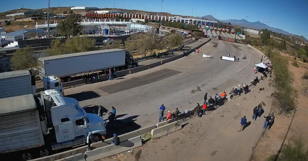 Protesters in Mexico block Nogales border crossing for 3rd day