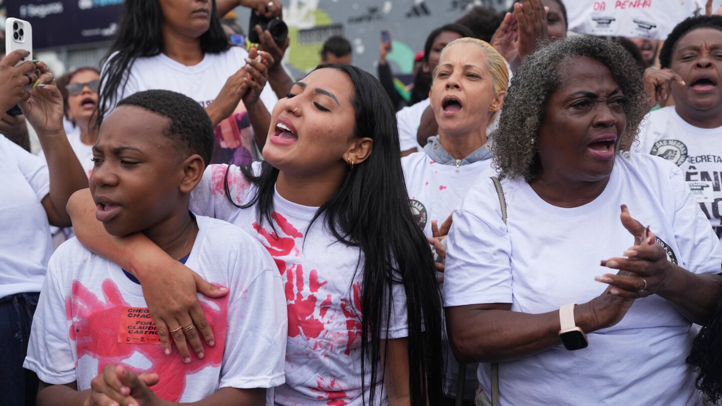 Protesters demand resignation of Rio's Cláudio Castro after deadly police raid