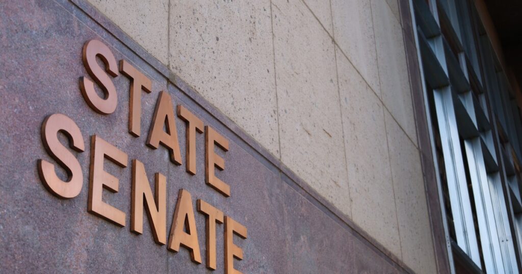 Arizona Senate bill passes to require reports to Corporation Commission on large utility users