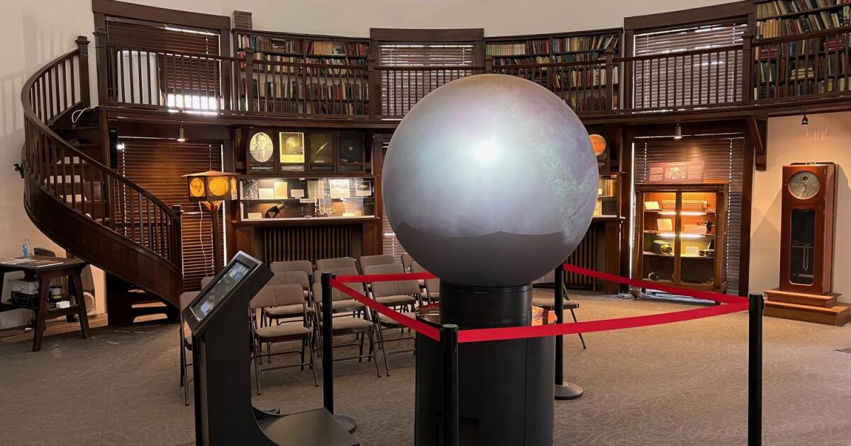 Explore dark places, observatories and astronomy clubs around Arizona