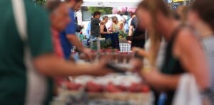 Who shops at farmers markets in the US?