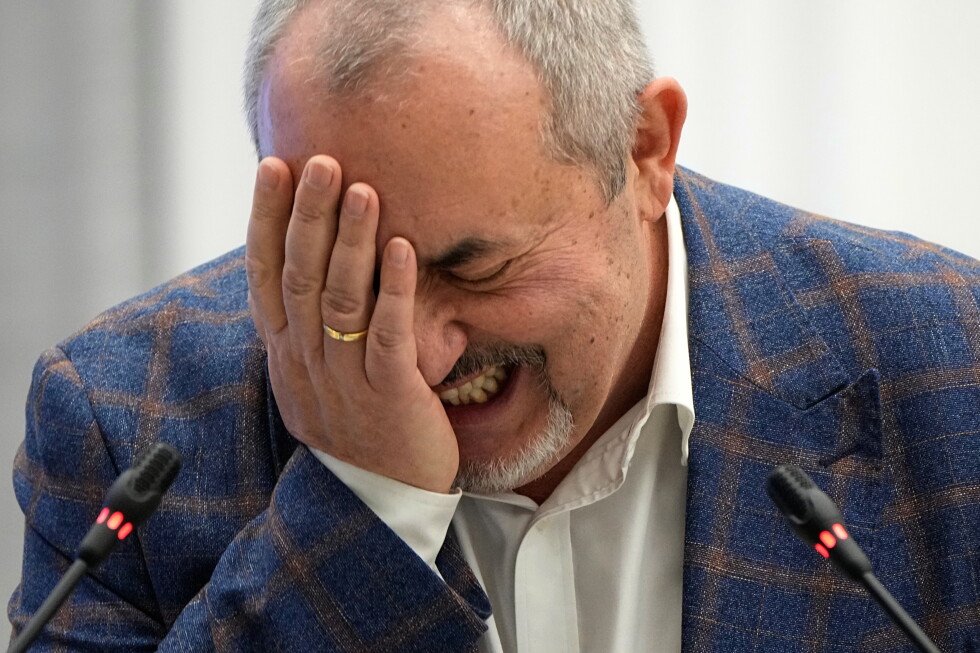 Police briefly detain a liberal Russian politician and Putin critic