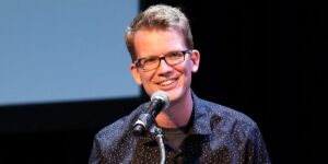YouTuber Hank Green Says He Uses AI 'Too Heavily' in Apology to Fans