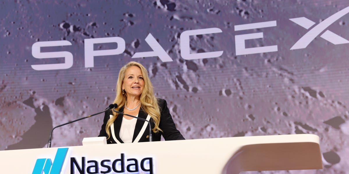 SpaceX Says It's Coming for AT&T, Verizon, and T-Mobile Customers