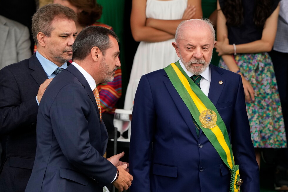 Brazilian Supreme Court justice removes federal police and intelligence chief, deepening crisis