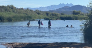Hundreds of volunteers remove trash and invasive species from lower Salt River