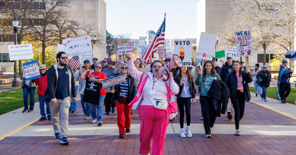 Hundreds turn out for No Kings rally at Capitol focused on early voting